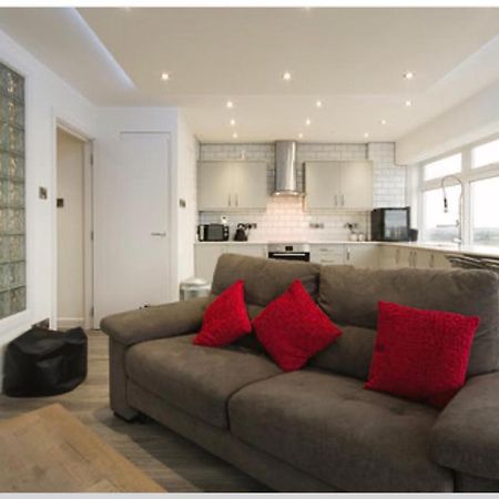 Luxury Panoramic Balcony Swindon Central Extérieur photo