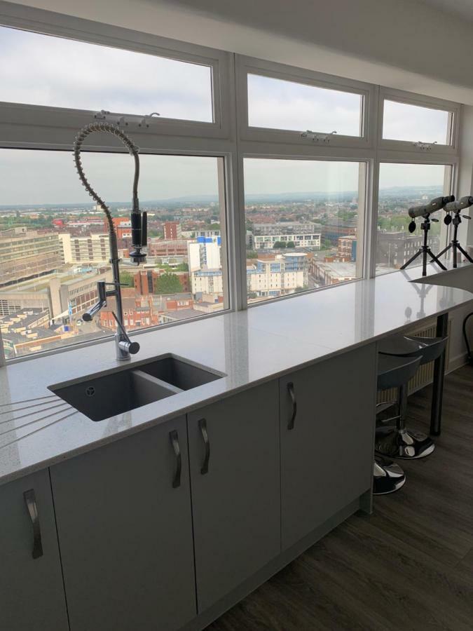 Luxury Panoramic Balcony Swindon Central Extérieur photo