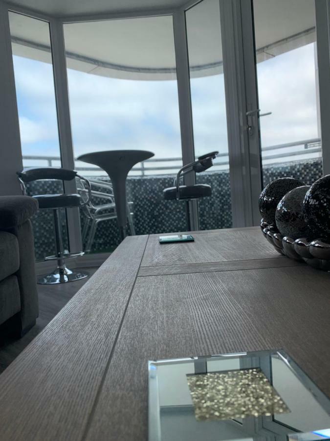 Luxury Panoramic Balcony Swindon Central Extérieur photo