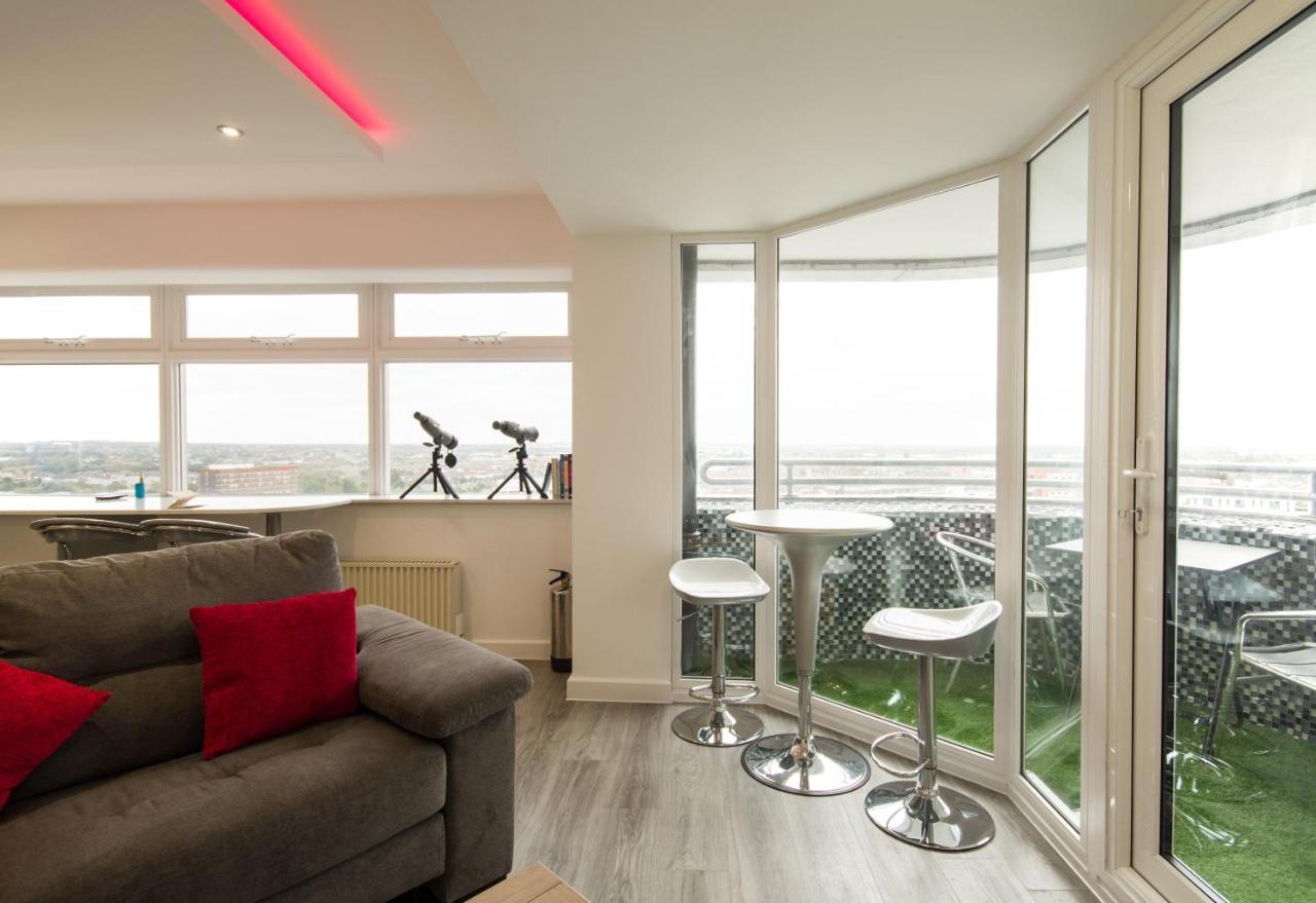 Luxury Panoramic Balcony Swindon Central Extérieur photo