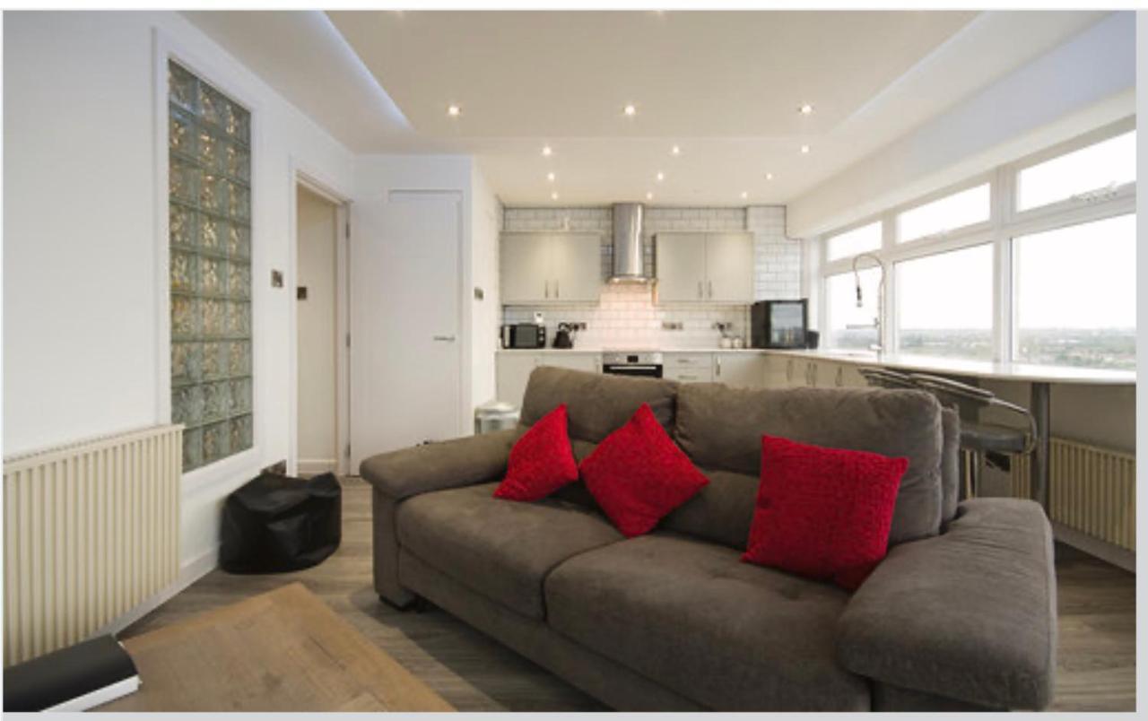 Luxury Panoramic Balcony Swindon Central Extérieur photo