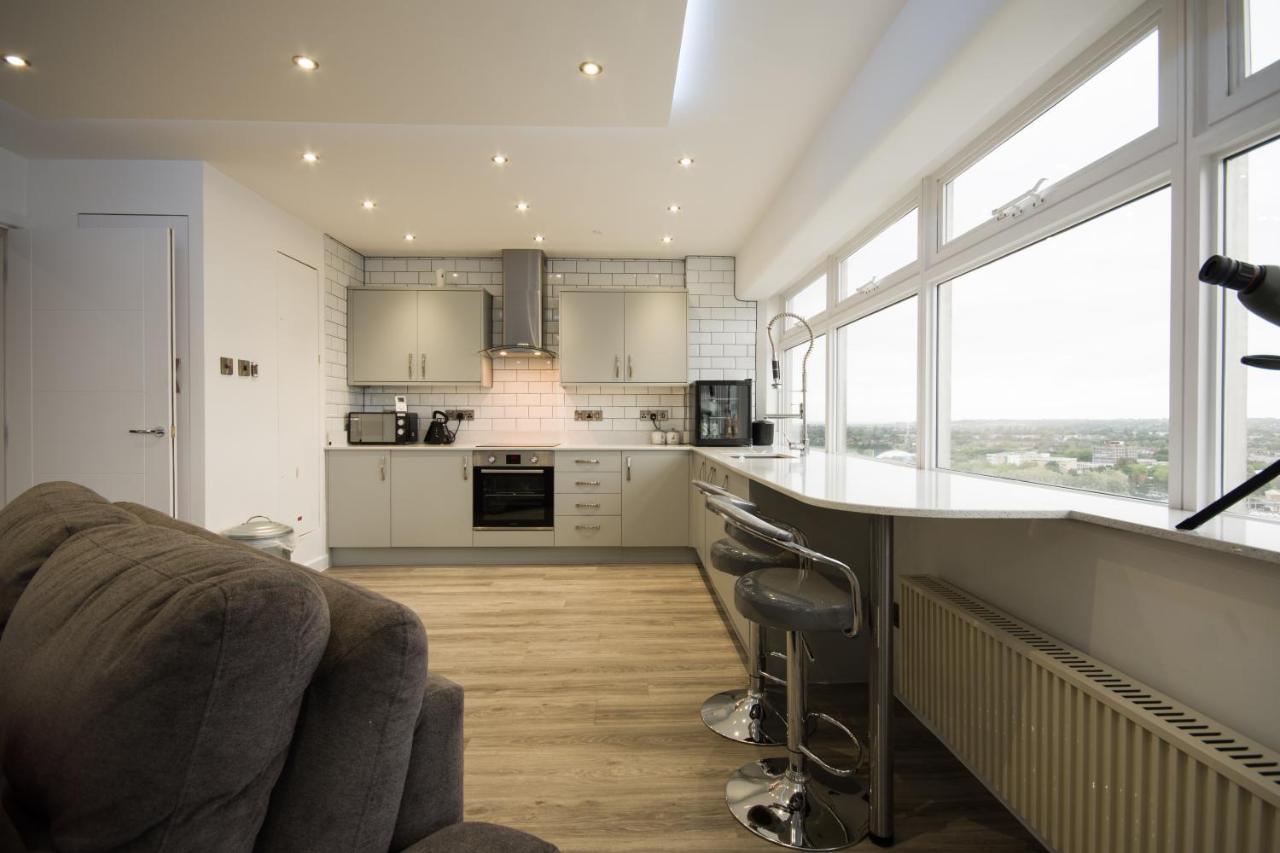 Luxury Panoramic Balcony Swindon Central Extérieur photo