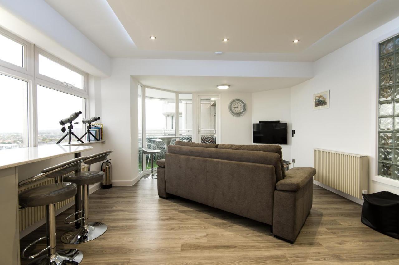 Luxury Panoramic Balcony Swindon Central Extérieur photo
