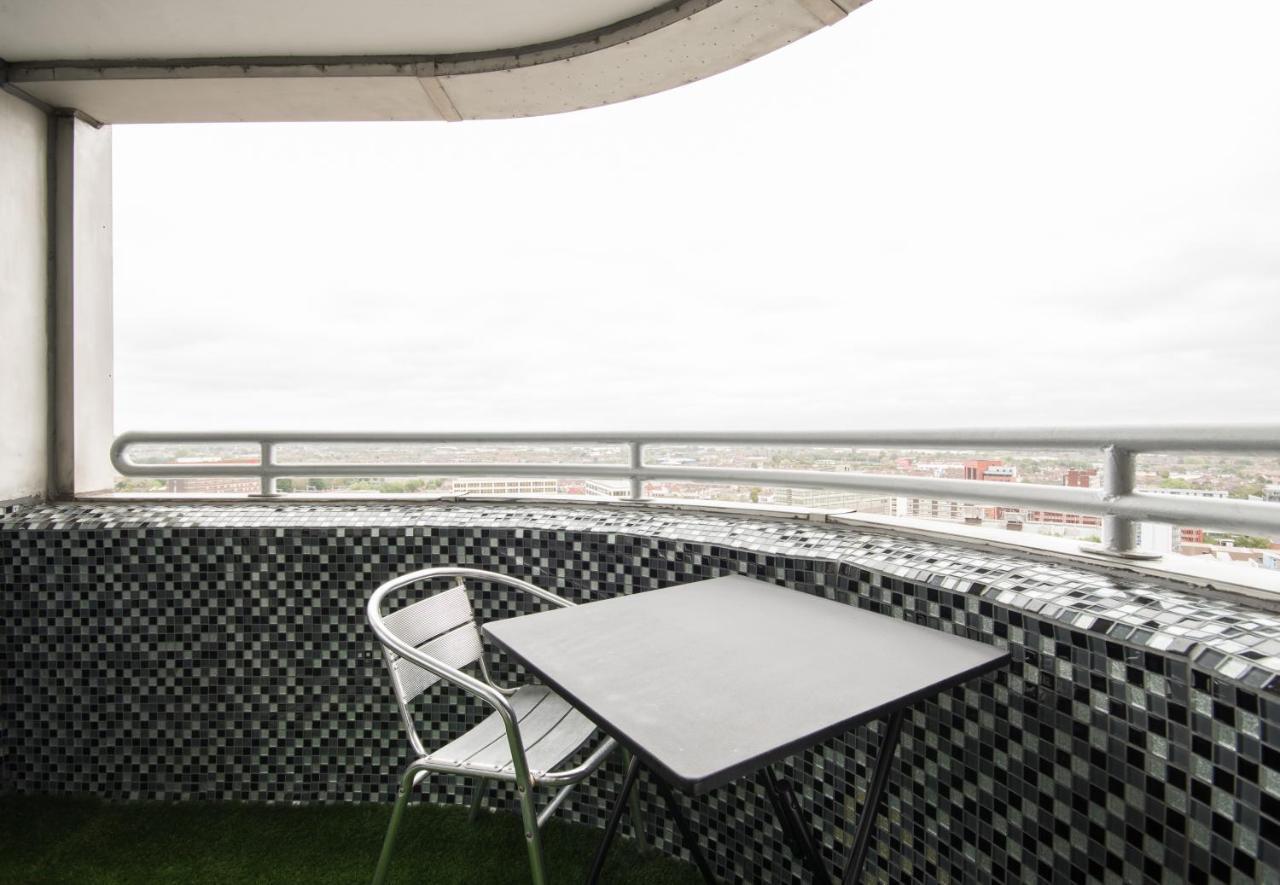 Luxury Panoramic Balcony Swindon Central Extérieur photo